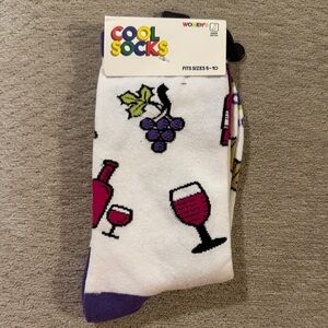 White and Purple Wine Design Casual Socks